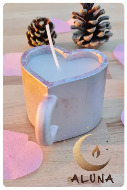 Tasse et bougie artisanale écoresponsable en forme de cœur - boutique écoresponsable La Planète à Paillettes.