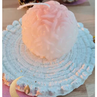 Bougie artisanale écoresponsable en forme de boule de roses parfum vanille - boutique écoresponsable La Planète à Paillettes.